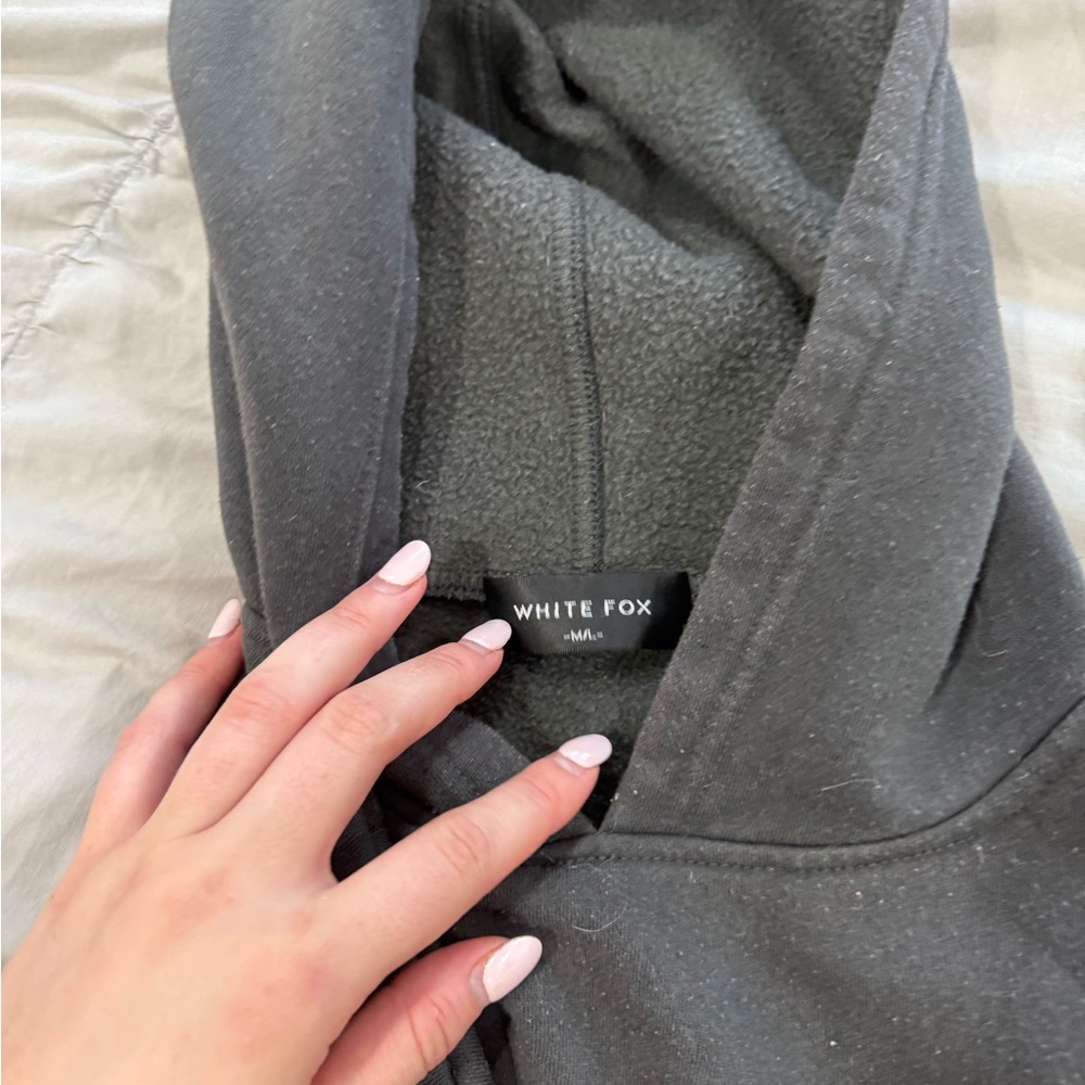 White Fox Boutique Hoodie M/L - Picture 4 of 9